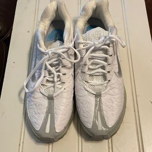 New Nike Airmax running shoes. Never been worn.